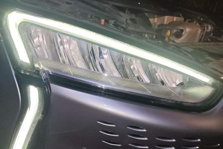 Used SERES SF5 2021 Huawei Smart Selection Four-Wheel Drive Edition Right Front Headlight