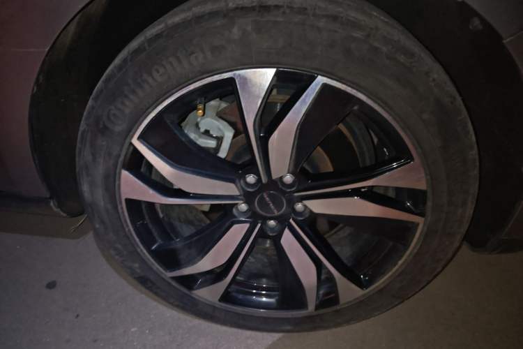 Used SERES SF5 2021 Huawei Smart Selection Four-Wheel Drive Edition Right Front Wheel Hub