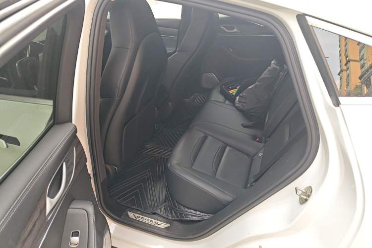 Used SERES SF5 2021 Four-Wheel Drive Freedom Expedition Edition Left Rear Seat