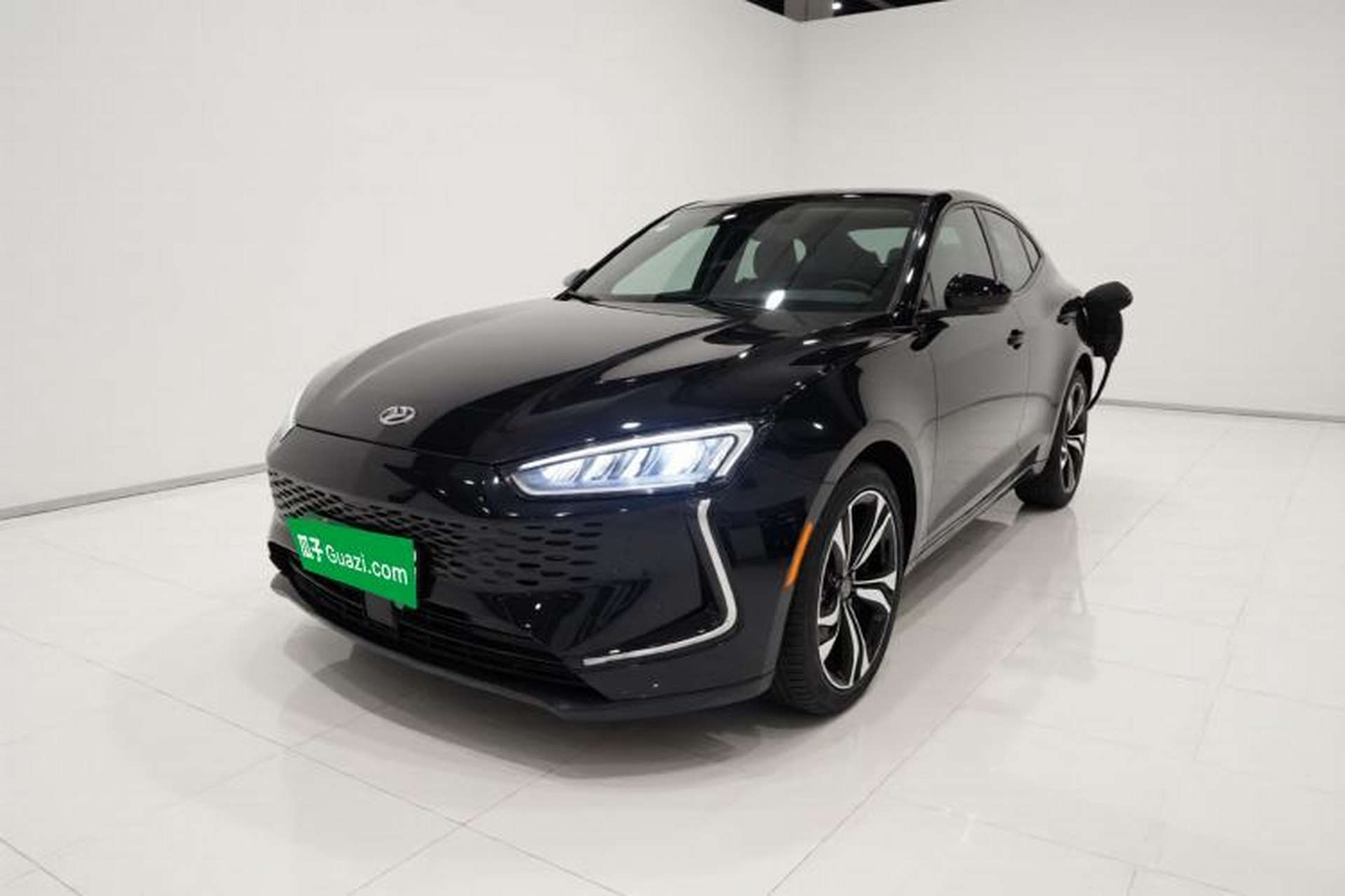 Used SERES SF5 2020 Two-Wheel Drive High-Performance Sports Edition Front Left 45 Deg