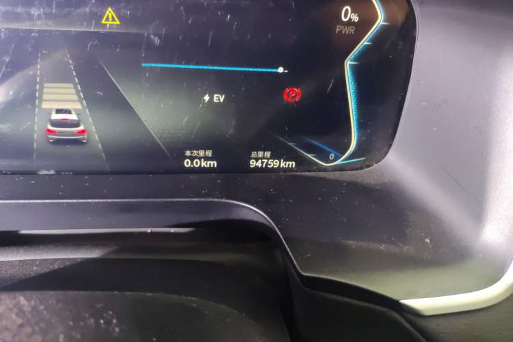 Used SERES SF5 2020 Two-Wheel Drive High-Performance Sports Edition Odometer Close Up