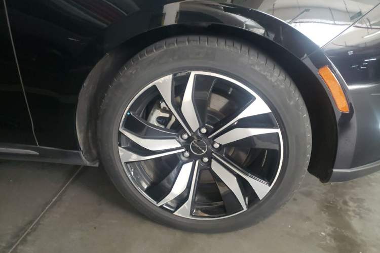 Used SERES SF5 2020 Two-Wheel Drive High-Performance Sports Edition Right Front Wheel Hub