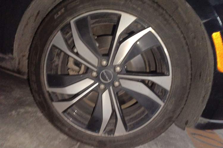 Used SERES SF5 2020 Two-Wheel Drive High-Performance Sports Edition Right Front Wheel Hub