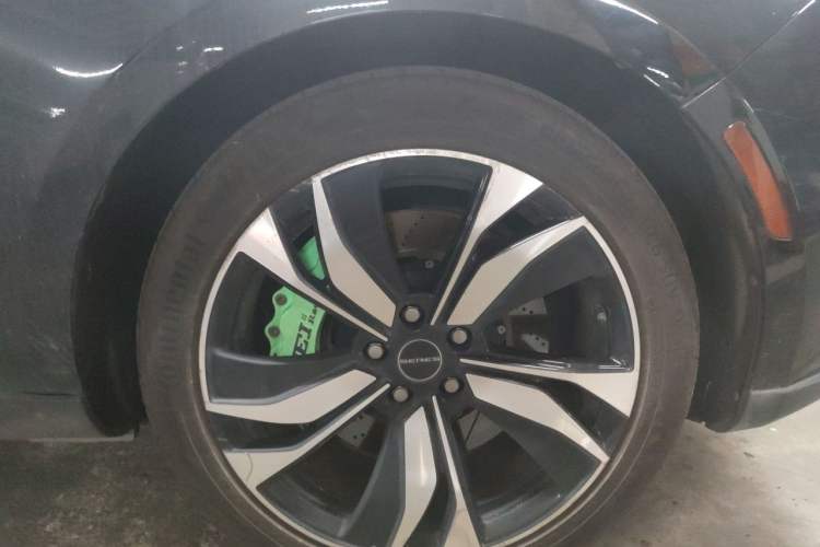 Used SERES SF5 2020 Four-Wheel Drive High-Performance Sports Edition Right Front Wheel Hub