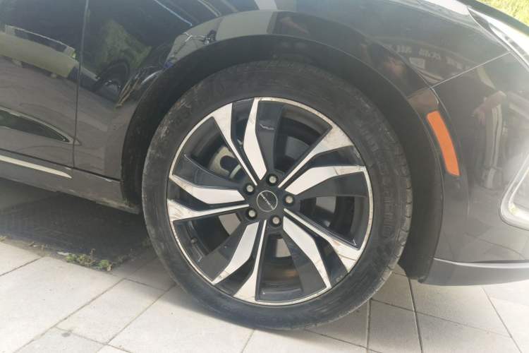 Used SERES SF5 2020 Four-Wheel Drive High-Performance Sports Edition Right Front Wheel Hub