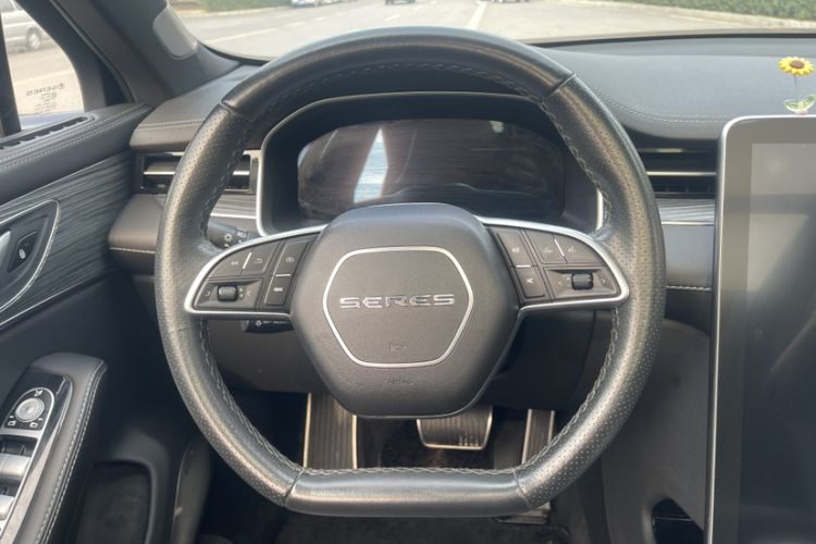 Used SERES SF5 2020 Four-Wheel Drive High-Performance Sports Edition Steering Wheel