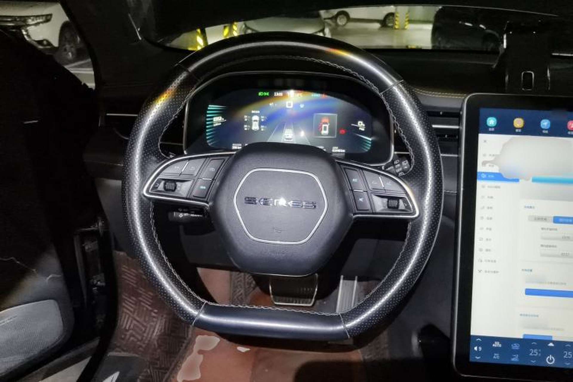 Used SERES SF5 2020 Two-Wheel Drive High-Performance Sports Edition Steering Wheel