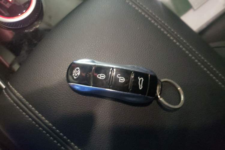 Used SERES SF5 2020 Two-Wheel Drive High-Performance Sports Edition Vehicle Key