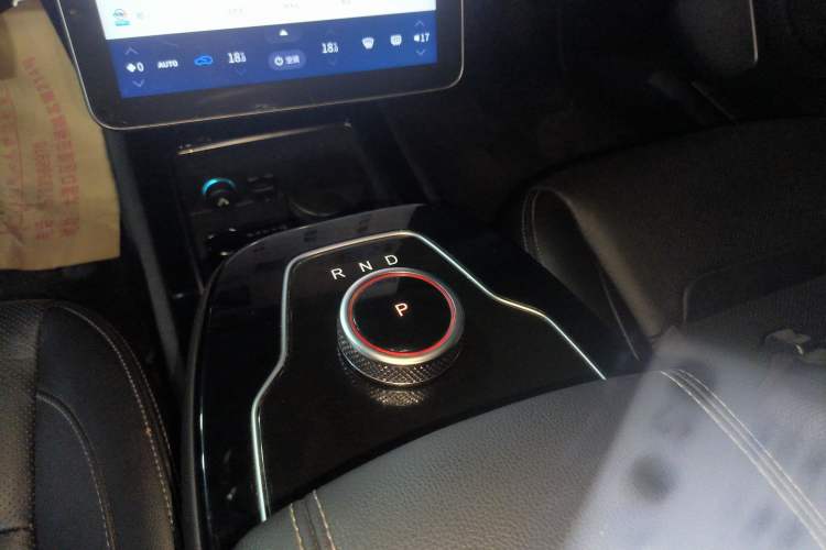 Used SERES SF5 2020 Four-Wheel Drive High-Performance Sports Edition Gear Lever