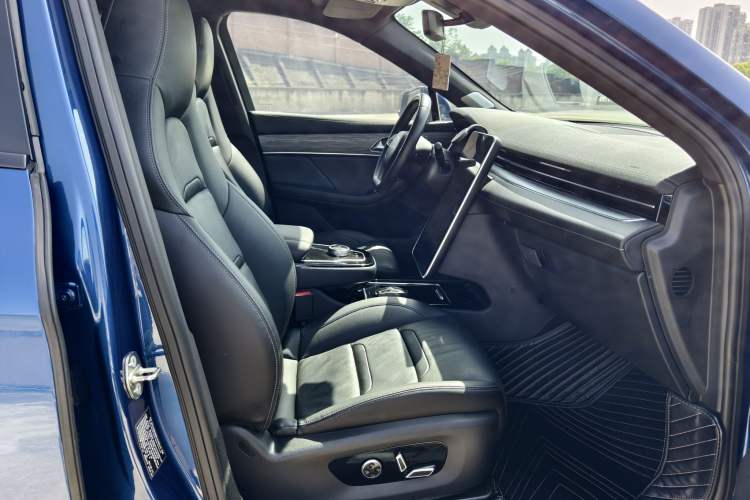 Used SERES SF5 2020 Four-Wheel Drive High-Performance Sports Edition Interior 6
