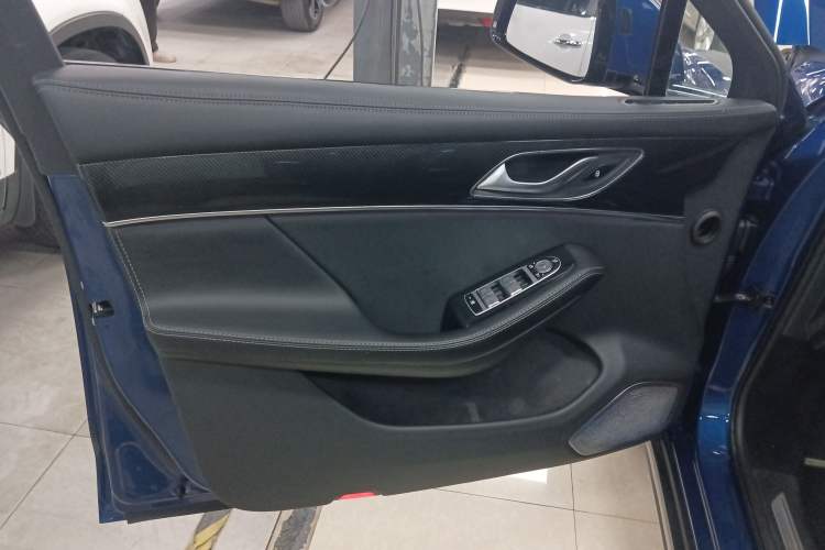 Used SERES SF5 2020 Four-Wheel Drive High-Performance Sports Edition Interior 7