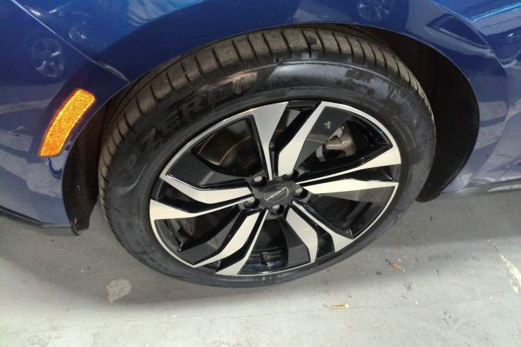 Used SERES SF5 2020 Four-Wheel Drive High-Performance Sports Edition Left Front Wheel Hub