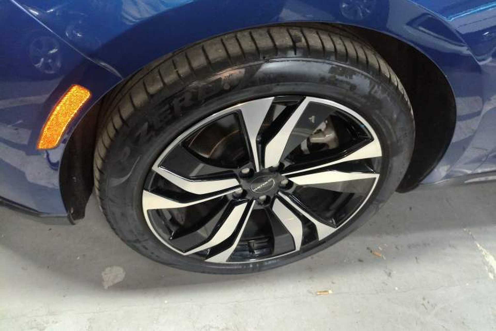 Used SERES SF5 2020 Four-Wheel Drive High-Performance Sports Edition Left Front Wheel Hub