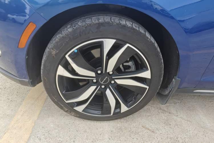 Used SERES SF5 2020 Four-Wheel Drive High-Performance Sports Edition Left Front Wheel Hub