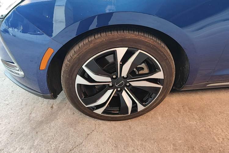 Used SERES SF5 2020 Two-Wheel Drive High-Performance Sports Edition Left Front Wheel Hub