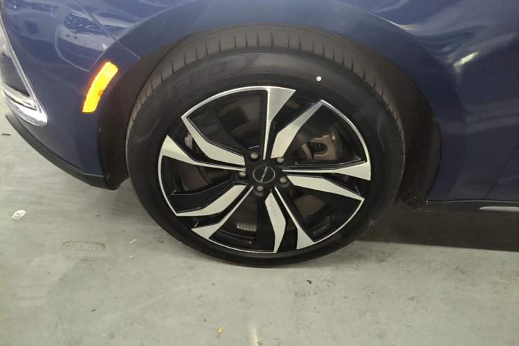 Used SERES SF5 2020 Four-Wheel Drive High-Performance Sports Edition Left Front Wheel Hub