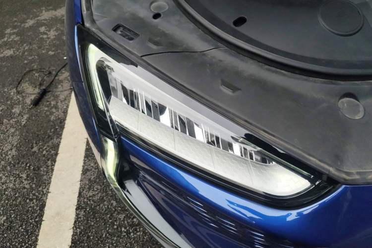 Used SERES SF5 2020 Four-Wheel Drive High-Performance Sports Edition Right Front Headlight