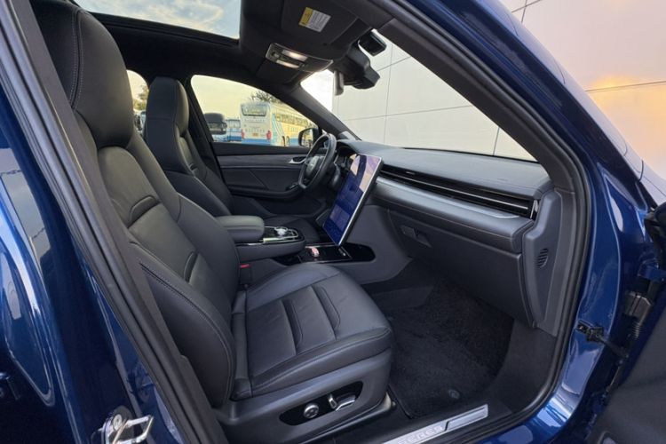 Used SERES SF5 2020 Four-Wheel Drive High-Performance Sports Edition Right Front Seat