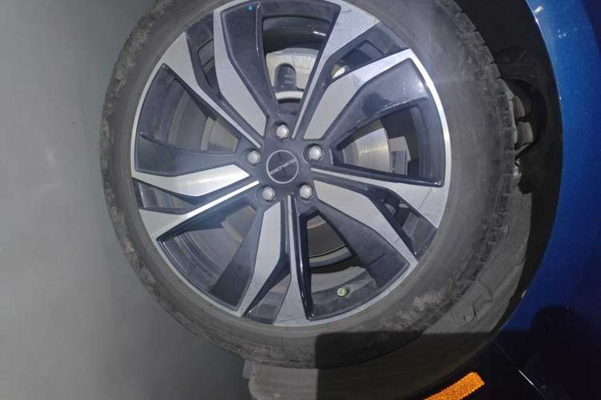 Used SERES SF5 2020 Two-Wheel Drive High-Performance Sports Edition Right Front Wheel Hub