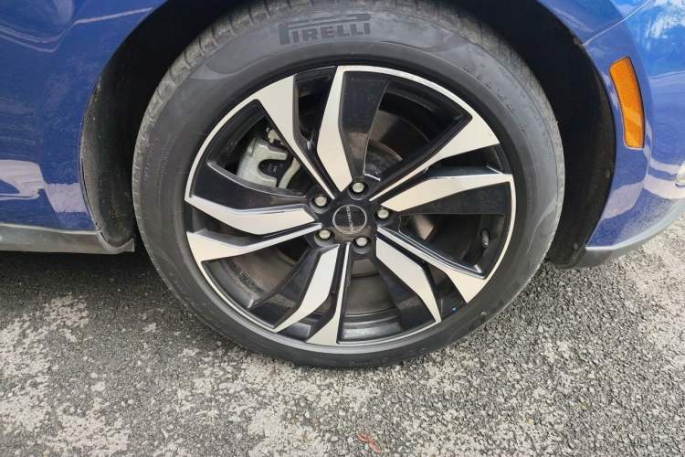 Used SERES SF5 2020 Four-Wheel Drive High-Performance Sports Edition Right Front Wheel Hub