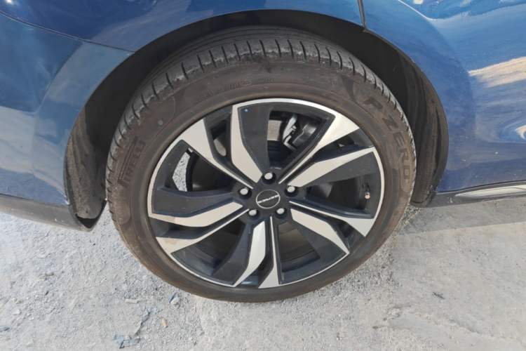 Used SERES SF5 2020 Two-Wheel Drive High-Performance Sports Edition Right Rear Wheel Hub