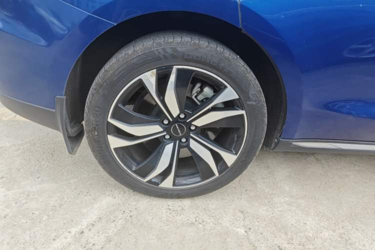 Used SERES SF5 2020 Four-Wheel Drive High-Performance Sports Edition Right Rear Wheel Hub