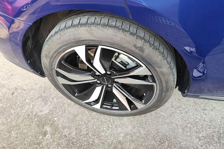 Used SERES SF5 2020 Two-Wheel Drive High-Performance Sports Edition Right Rear Wheel Hub