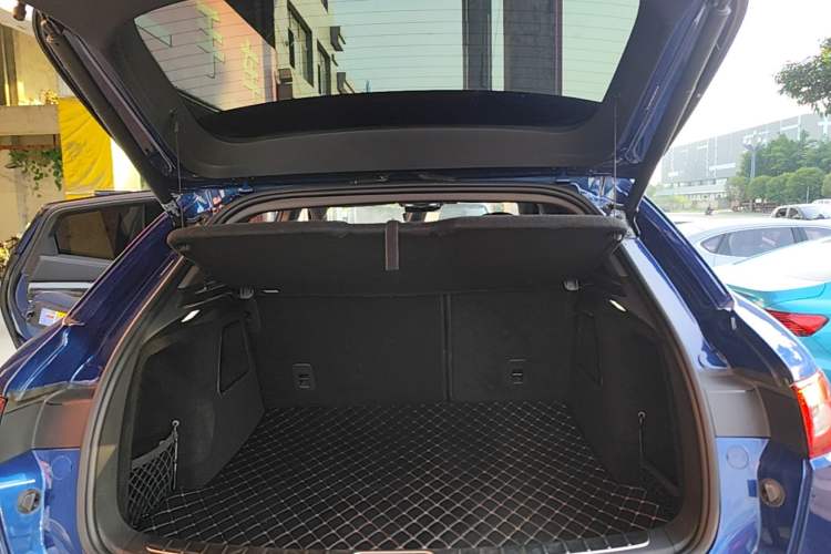 Used SERES SF5 2020 Two-Wheel Drive High-Performance Sports Edition Trunk