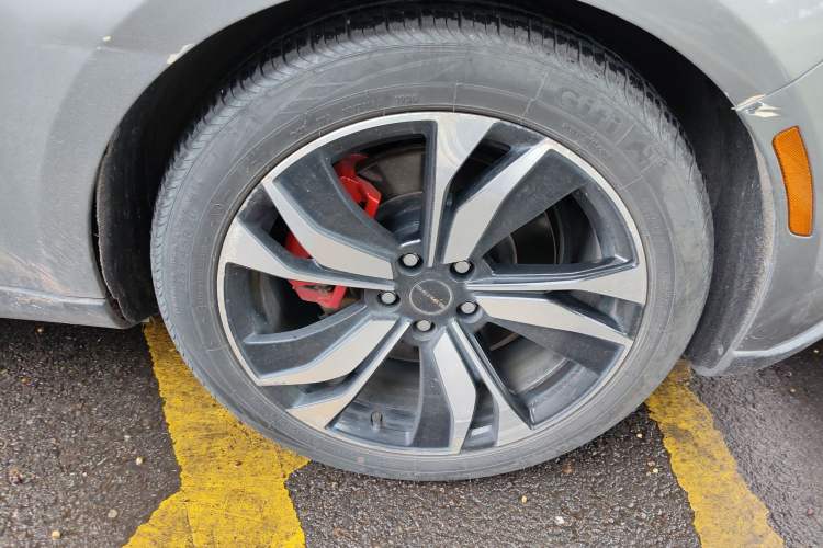 Used SERES SF5 2020 Two-Wheel Drive High-Performance Sports Edition Right Front Wheel Hub