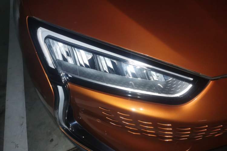 Used SERES SF5 2020 Four-Wheel Drive High-Performance Sports Edition Right Front Headlight