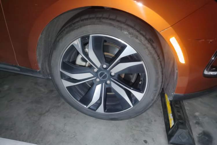 Used SERES SF5 2020 Four-Wheel Drive High-Performance Sports Edition Right Front Wheel Hub