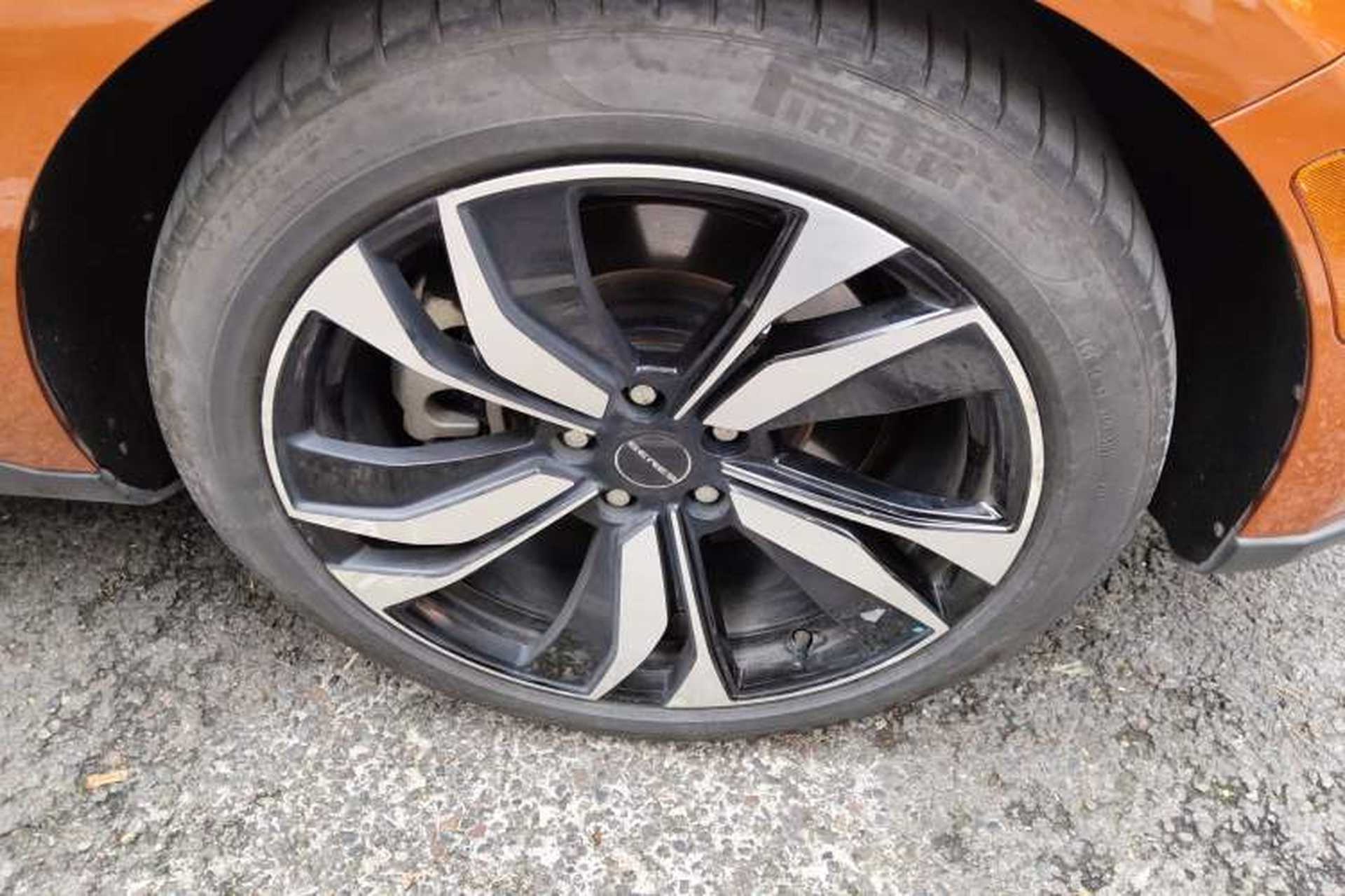 Used SERES SF5 2020 Four-Wheel Drive High-Performance Version Right Front Wheel Hub