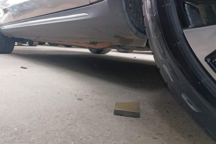 Used SERES SF5 2020 Four-Wheel Drive High-Performance Sports Edition Right Side Sill