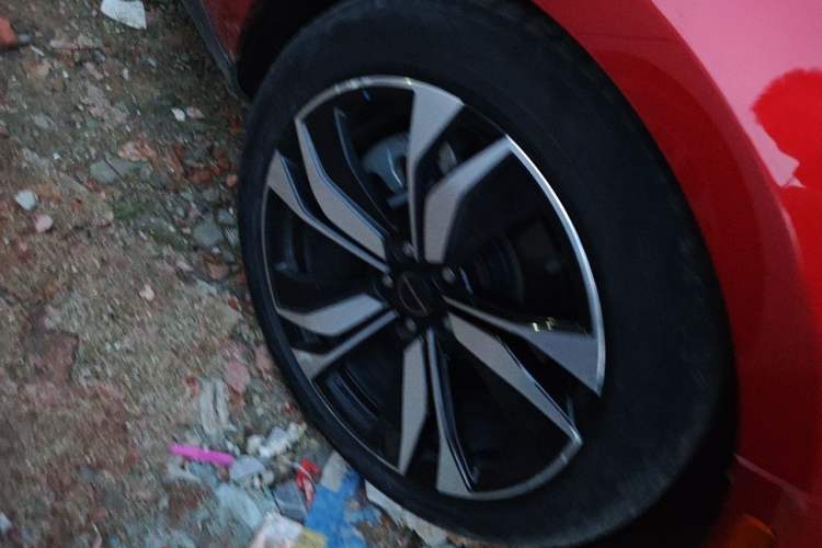 Used SERES SF5 2020 Two-Wheel Drive High-Performance Sports Edition Right Front Wheel Hub