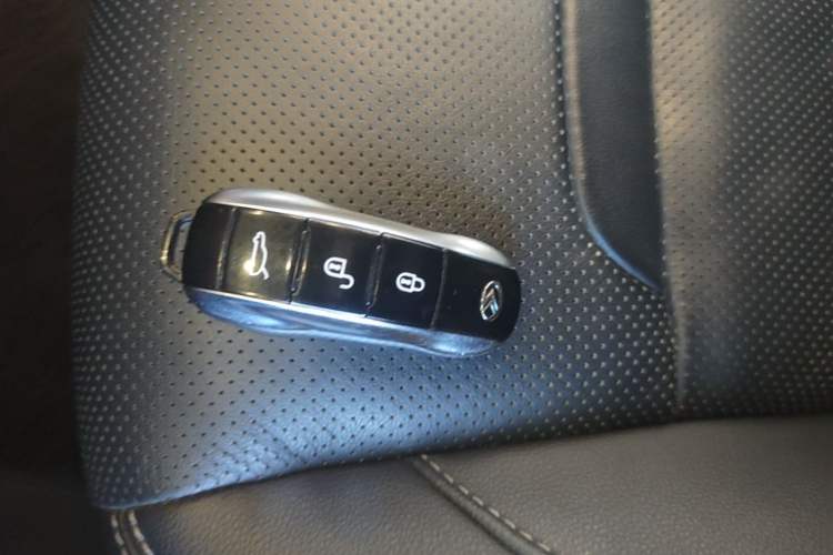 Used SERES SF5 2020 Revised Version Four-Wheel Drive High-Performance Edition Interior 1
