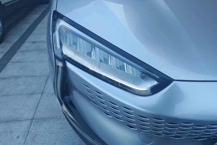 Used SERES SF5 2020 Four-Wheel Drive High-Performance Sports Edition Right Front Headlight
