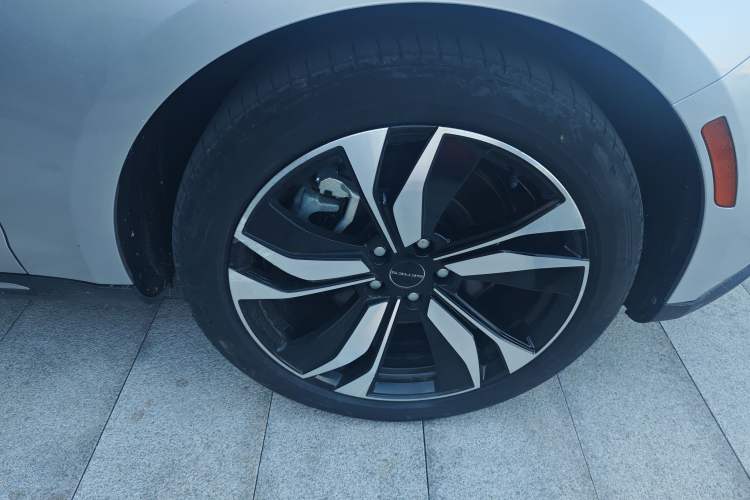 Used SERES SF5 2020 Four-Wheel Drive High-Performance Sports Edition Right Front Wheel Hub