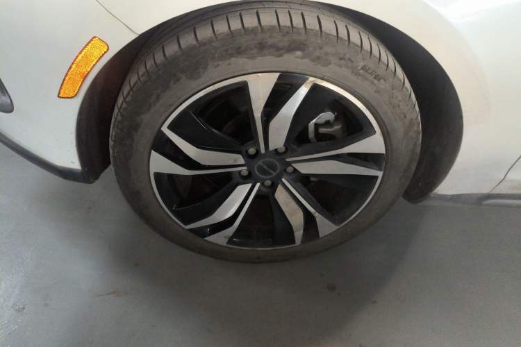 Used SERES SF5 2020 Four-Wheel Drive High-Performance Sports Edition Left Front Wheel Hub