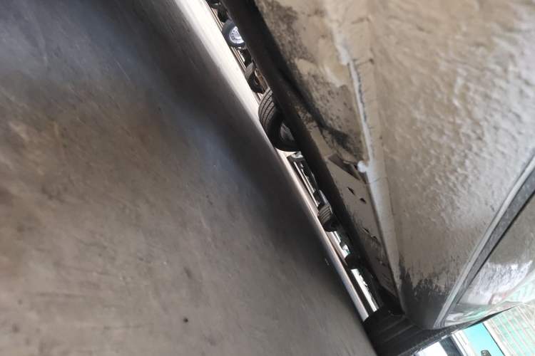 Used SERES SF5 2020 Four-Wheel Drive High-Performance Version Left Side Sill