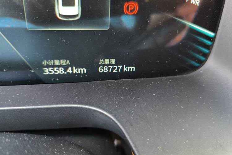 Used SERES SF5 2020 Two-Wheel Drive High-Performance Sports Edition Odometer Close Up