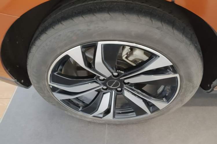 Used SERES SF5 2020 Revised Version Four-Wheel Drive High-Performance Edition Exterior 5