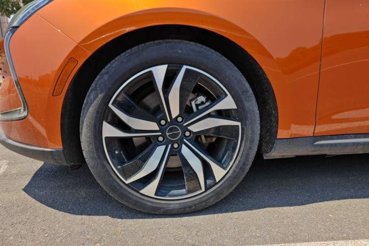 Used SERES SF5 2020 Two-Wheel Drive High-Performance Sports Edition Left Front Wheel Hub