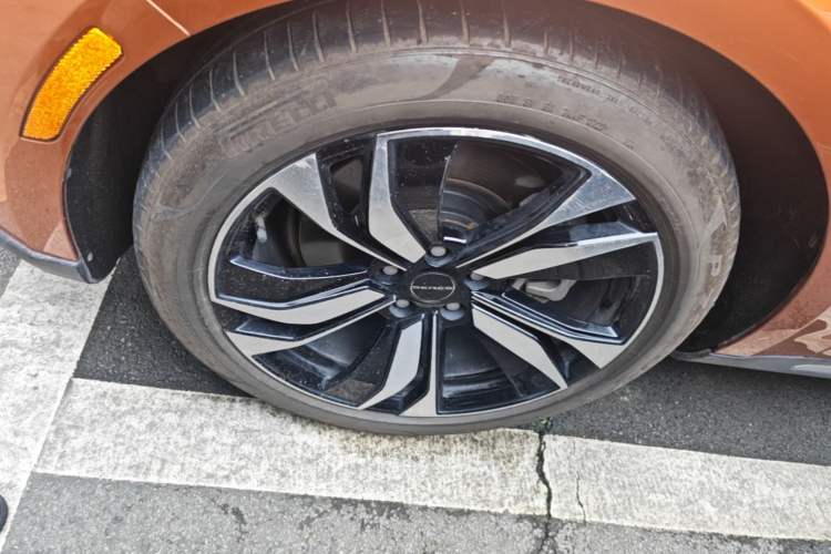 Used SERES SF5 2020 Revised Version Four-Wheel Drive High-Performance Edition Left Front Wheel Hub