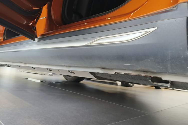 Used SERES SF5 2020 Revised Version Four-Wheel Drive High-Performance Edition Left Side Sill
