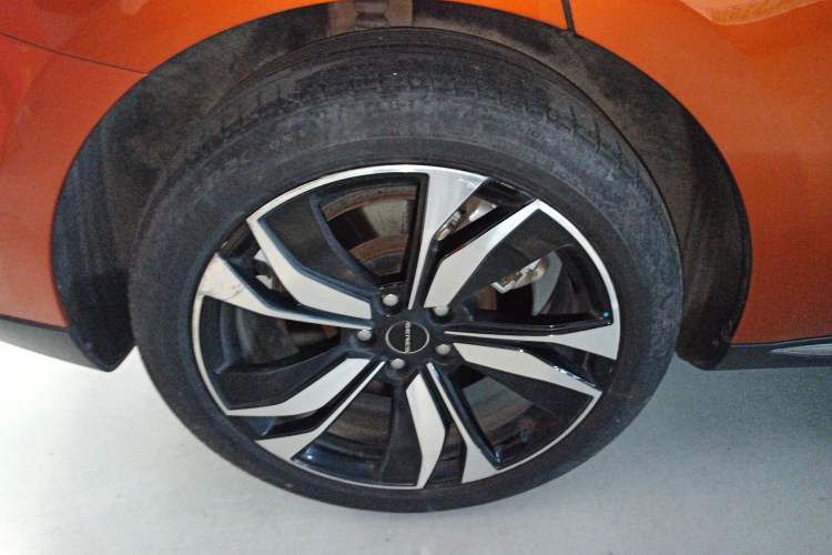 Used SERES SF5 2020 Four-Wheel Drive High-Performance Sports Edition Right Rear Wheel Hub