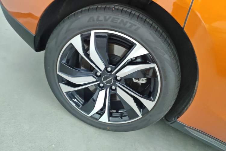 Used SERES SF5 2020 Four-Wheel Drive High-Performance Sports Edition Right Rear Wheel Hub
