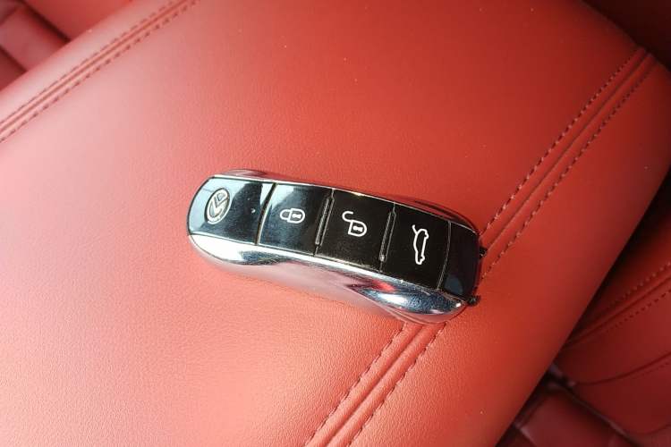 Used SERES SF5 2021 Four-Wheel Drive Freedom Expedition Edition Interior 1