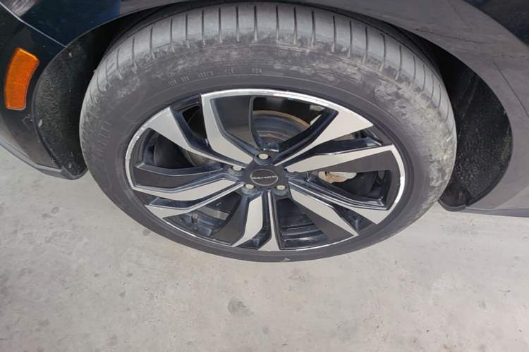 Used SERES SF5 2021 Huawei Smart Selection Four-Wheel Drive Edition Left Front Wheel Hub