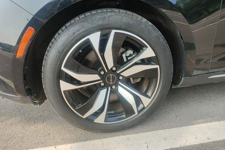 Used SERES SF5 2021 Huawei Smart Selection Four-Wheel Drive Edition Left Front Wheel Hub