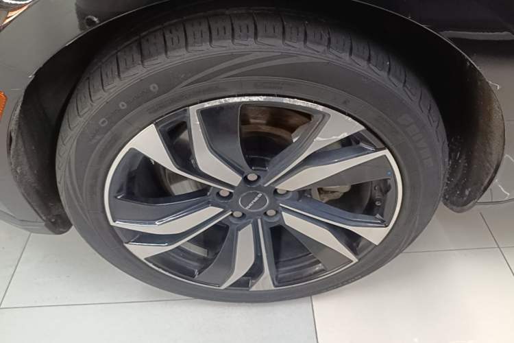 Used SERES SF5 2021 Four-Wheel Drive Freedom Expedition Edition Left Front Wheel Hub